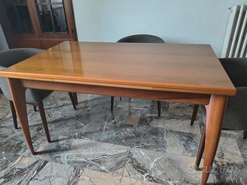 Tavolo in legno ciliegio