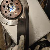 Set disco pieno goffati neri adatti fiat