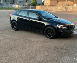 Volvo v40 D4 r-design