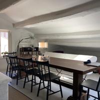 Tavolo in legno massiccio