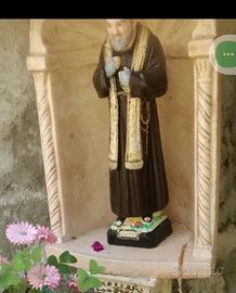 cappella per statue in cemento