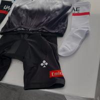tuta ciclismo uae 