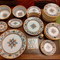 Servizio piatti da tavola in maiolica di Deruta