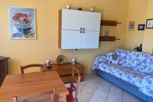 Elegante bilocale arredato, con terrazzo grande