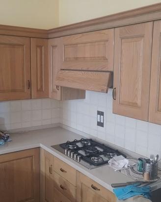 cucina completa con elettrodomestici Siemens ed el