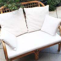 Divano vimini con cuscini