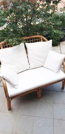 Divano vimini con cuscini