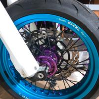 Cerchi azzurri con mozzi viola Excel Rim