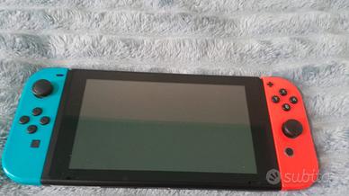 Nintendo Switch con giochi, custodia e 4 joycon