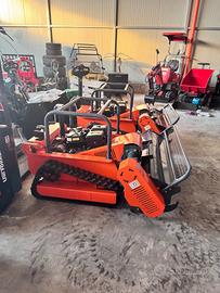 ROBOT TRINCIA ERBA SU CINGOLI RADIOCOMAND. Mod LM 