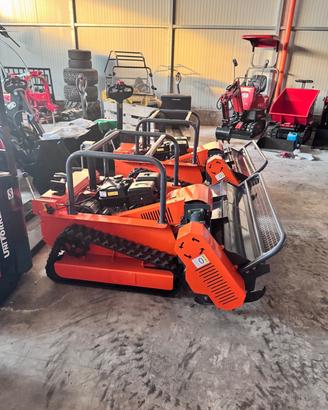 ROBOT TRINCIA ERBA SU CINGOLI RADIOCOMAND. Mod LM 