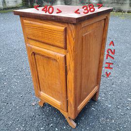 Comodino in legno