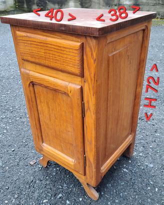 Comodino in legno