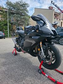 Yamaha R9 2025