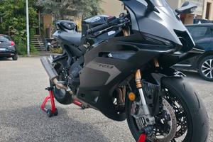 Yamaha R9 2025