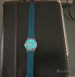 Orologio blu trasparente