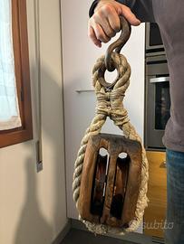Carrucola nautica antica a doppia gola in legno