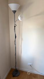 Lampada da terra con luce da lettura