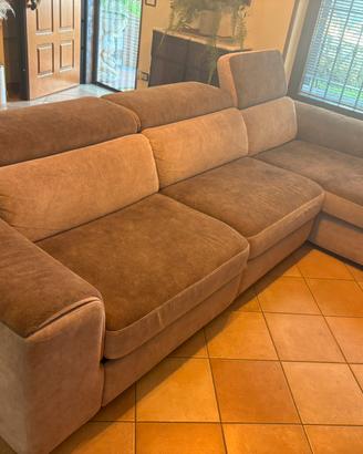 Divano chaise longue e due posti relax reclinabili