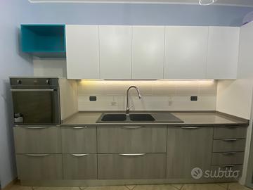 Cucina lineare più Isola e piano induzione e cappa