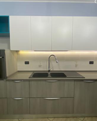 Cucina lineare più Isola e piano induzione e cappa