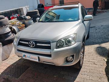 Rav 4 150 cv 2200 quattro ruote motrice 