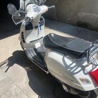 Vespa 300 Gts super bianca