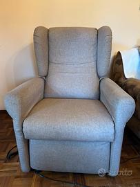 Poltrona per anziani a due motori