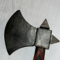 Riproduzione ascia antica, Legno e cuoio