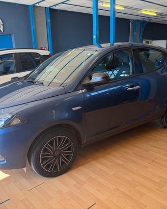 Lancia Ypsilon 1.0BENZ Hybrid 2022 NUOVA