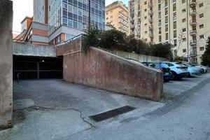 Box di 34 mq con accesso tramite cancello elettric