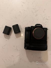 Sony Alpha A7 III con impugnatura per batteria