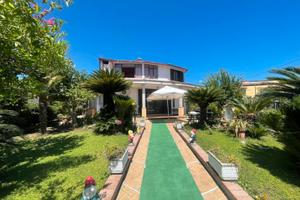 Villa 9 vani con giardino di 360 mq - bellona