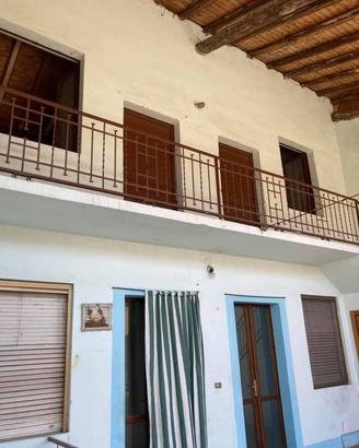 Rustico / Casale di 220 m² con più di 5 locali a M