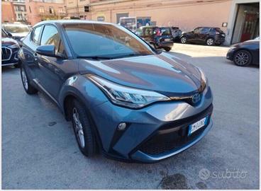 Auto per export e commercianti tutti