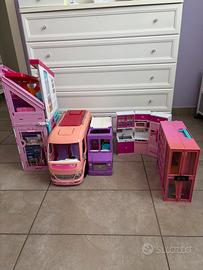 Casa, camper, street food e armadio di Barbie