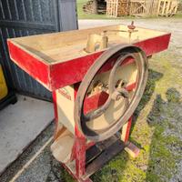 Antica sgranatrice per mais