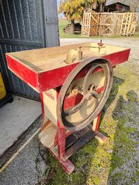 Antica sgranatrice per mais