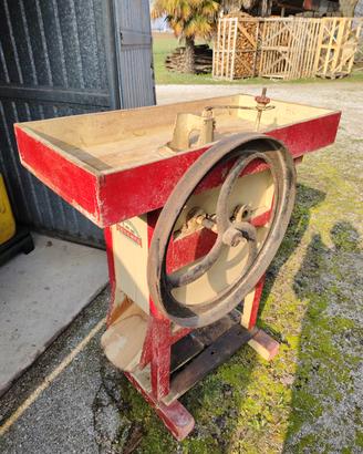 Antica sgranatrice per mais