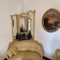 Divano con specchiera e poltrone vintage