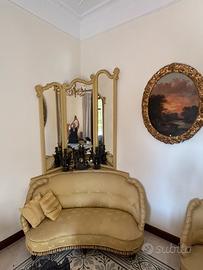 Divano con specchiera e poltrone vintage