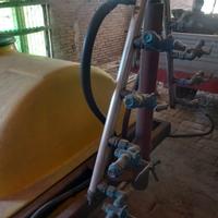 botte carellata con pompa e ugelli per trattamento