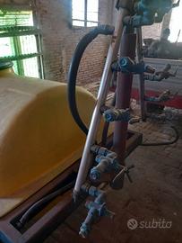 botte carellata con pompa e ugelli per trattamento