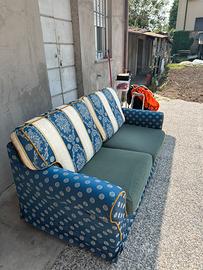 Divano doppio tenuto bene