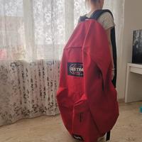 Zaino Eastpak gigante pubblicitario