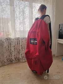 Zaino Eastpak gigante pubblicitario