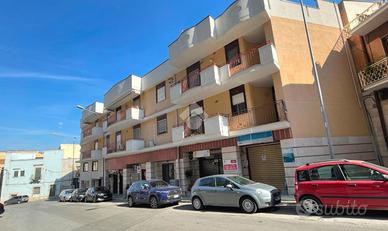 3 LOCALI A CANOSA DI PUGLIA