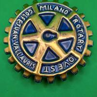Stemma commemorativo in ceramica Rotary Milano e V