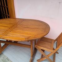 tavolo in legno con 4 sedie