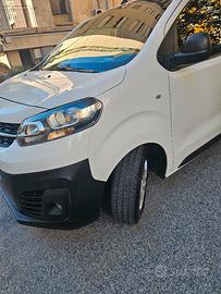 Pari a nuovo 13 000 km 